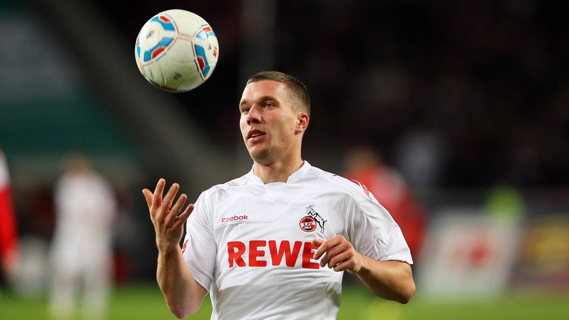 “武汉马拉松赛：选手的拼搏，让赛道见证奇迹”